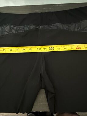 Danskin Now women’s Black Athletic capris